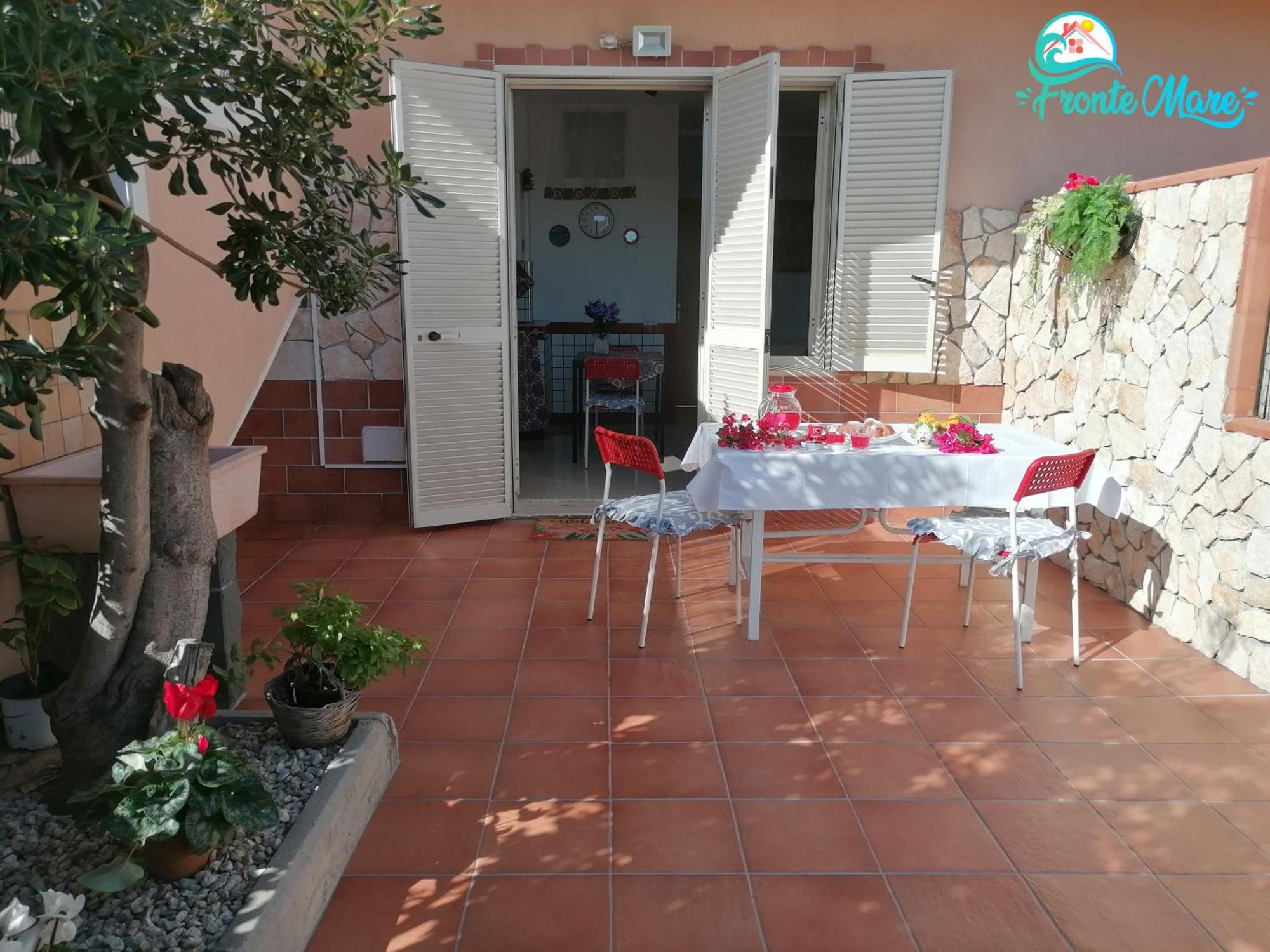 Casa Fronte Mare Santa Teresa Di Riva Exterior foto